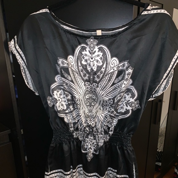 Silk top with cinches waist - Picture 2 of 2